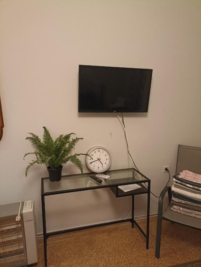 Airport City Center Apartment Артемида Екстериор снимка