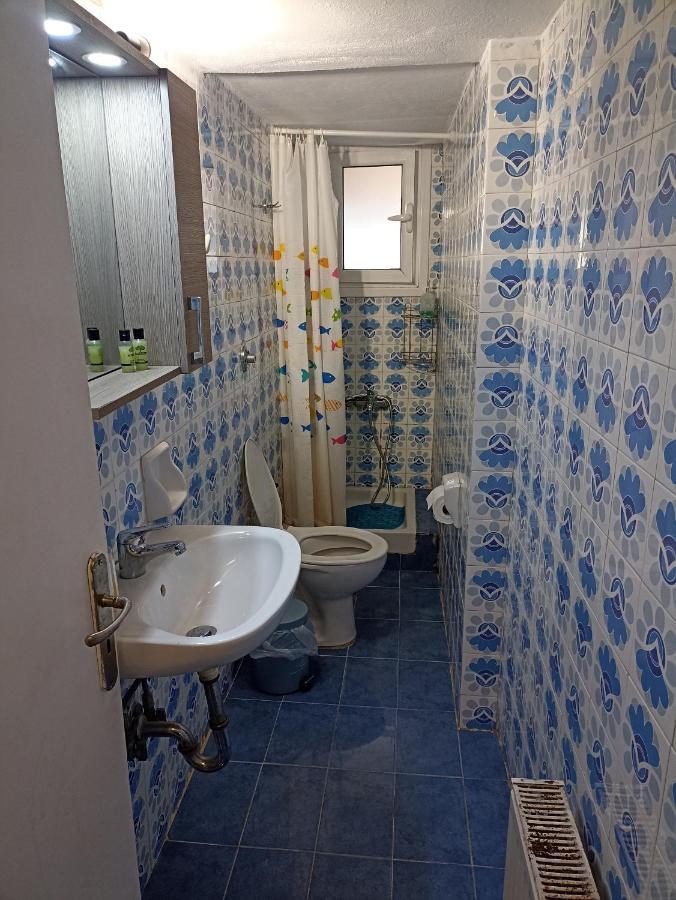 Airport City Center Apartment Артемида Екстериор снимка